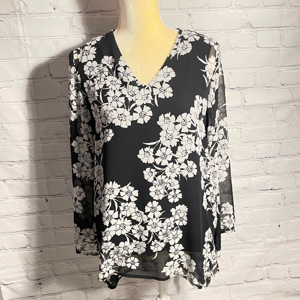 Vince Camuto black and white floral long sleeved blouse